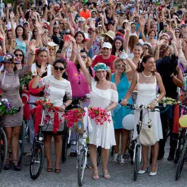 Fancy Women Bike Ride: What to Wear | Po Campo Bags